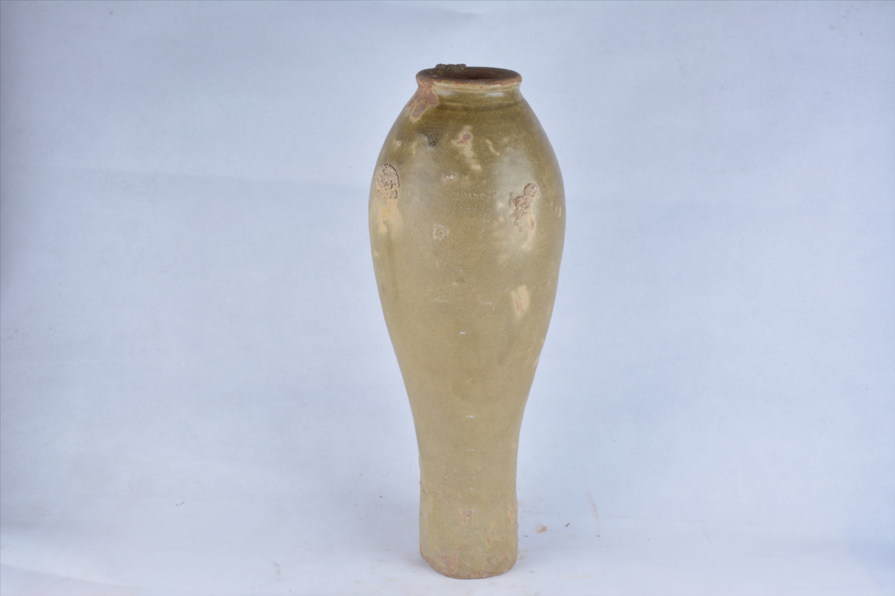 辽浅绿釉牛腿瓶