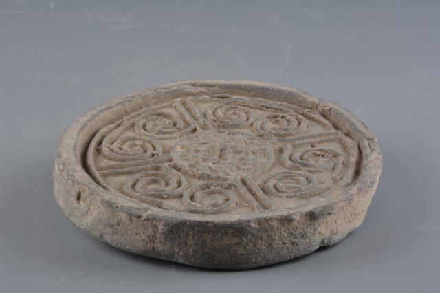 汉灰陶云纹瓦当