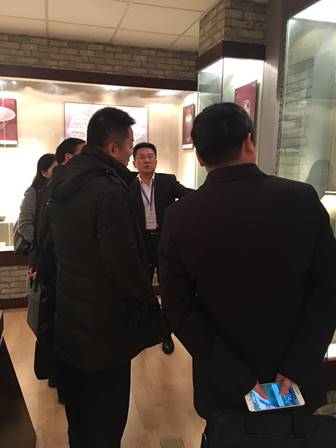 说明: C:\Users\asus\Desktop\专家走访文物馆3.jpg